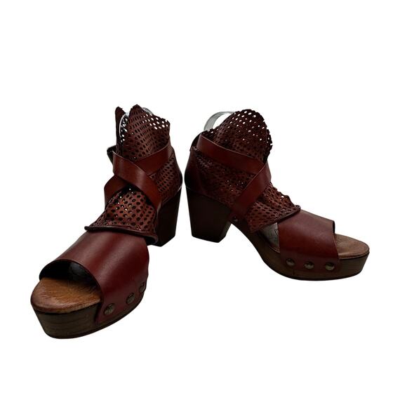 Free People Rendering Laser Cut Mesh Leather Boho Hippie Clog Women's Size 40/9 - Picture 2 of 11
